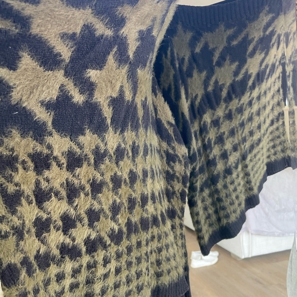 Express Off the Shoulder Soft Sweater Olive and Black - Picture 4 of 6